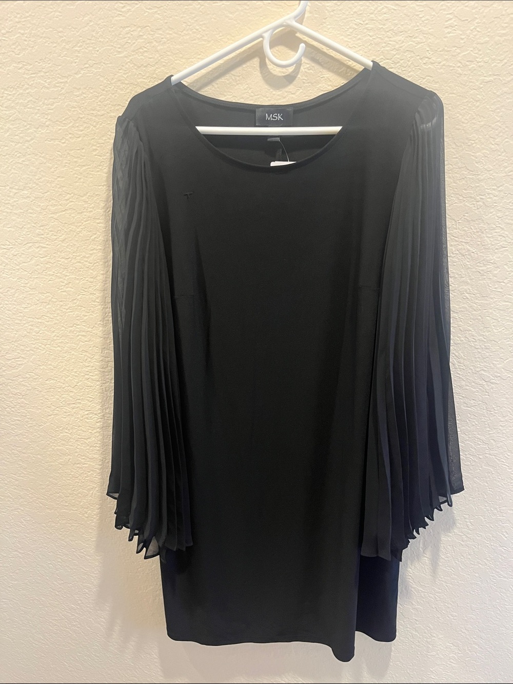MSK Black Pleated-Sleeve Shift Dress